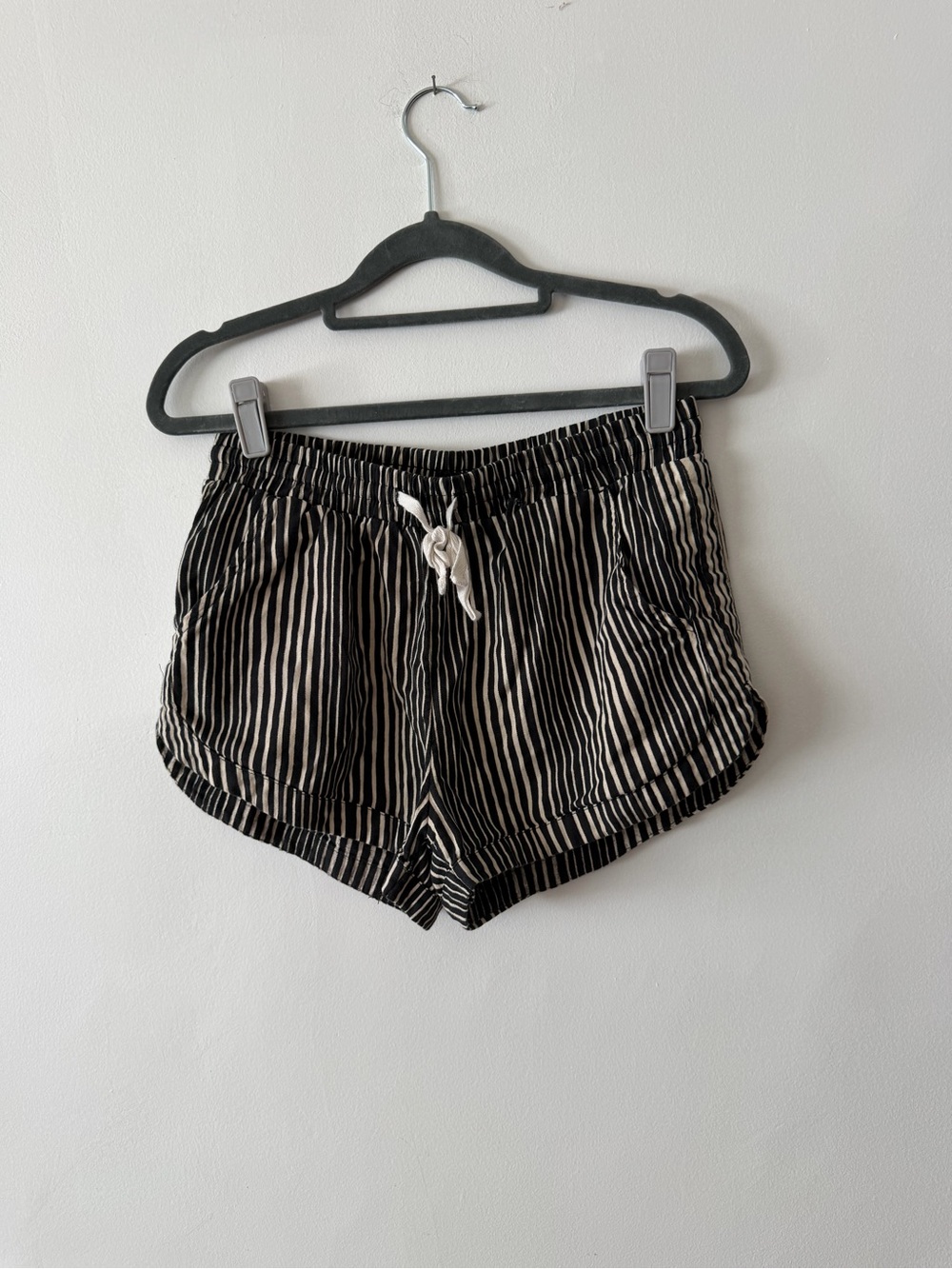 Billabong Black and Cream Vertical Stripe Athletic Shorts with pockets S